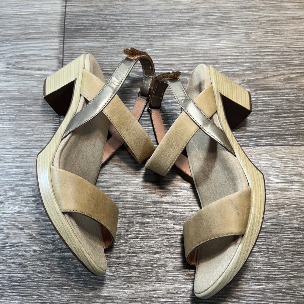 Naot Tan Leather Sandals woman’s 38 (s151)